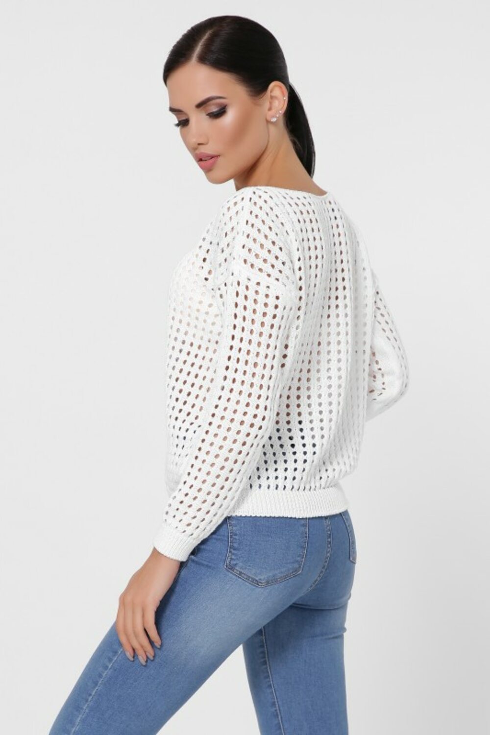 Белый женский свитер вязаный