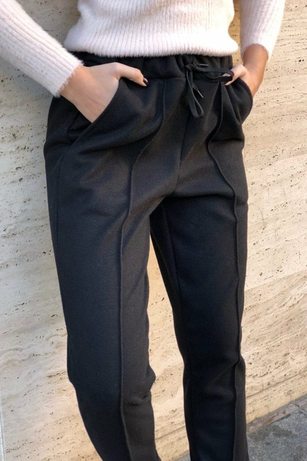 Чорні штани з вовни