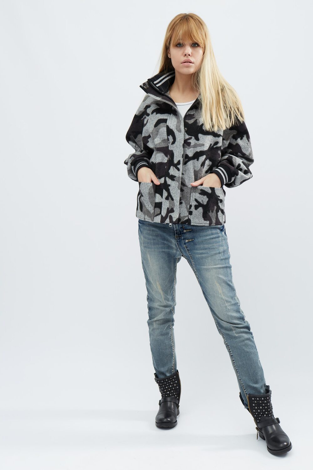 Пальто димесезонне з накладними кишенями