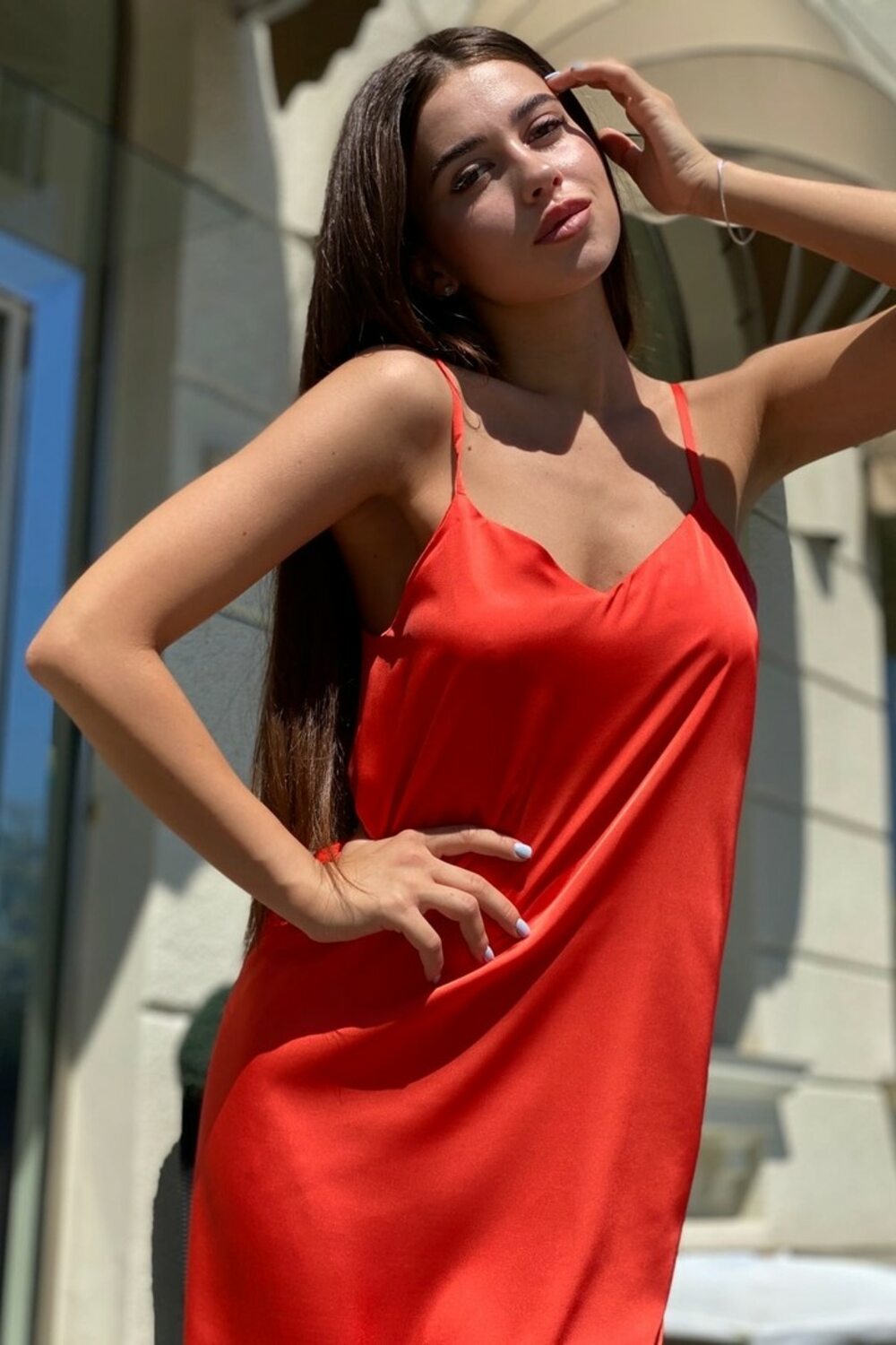 Шелковое платье на бретелях