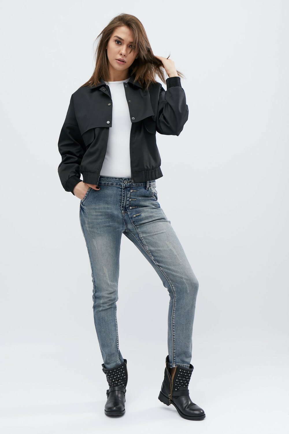 Демисезонная куртка на молнии без капюшона