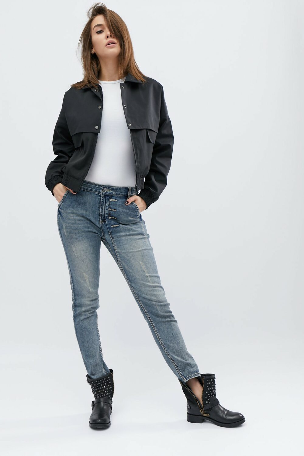 Демисезонная куртка на молнии без капюшона