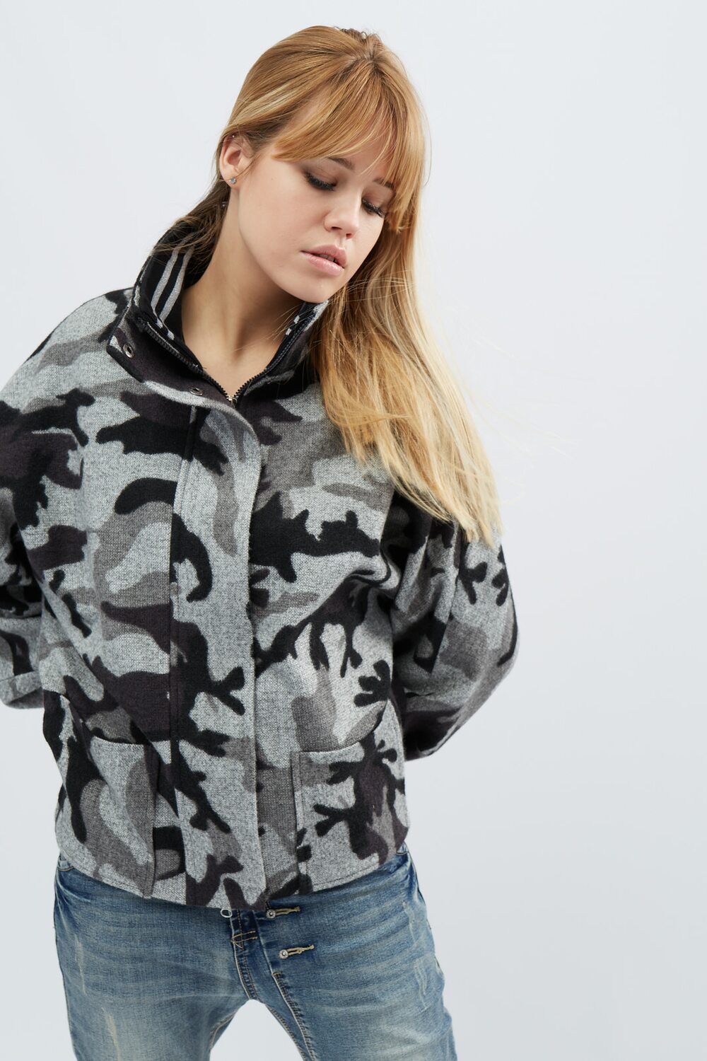 Пальто димесезонне з накладними кишенями