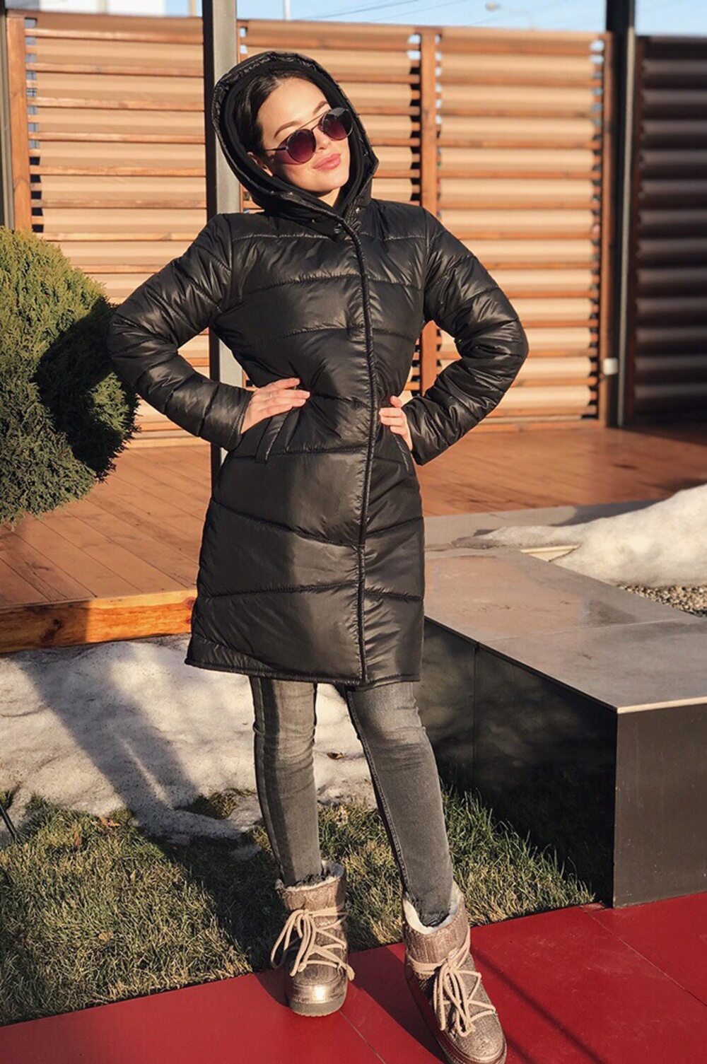 Куртка черная утепленная с капюшоном