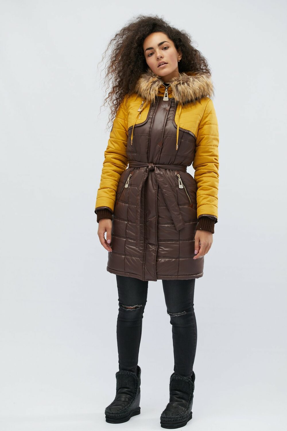 Зимова куртка жовто-коричневого кольору