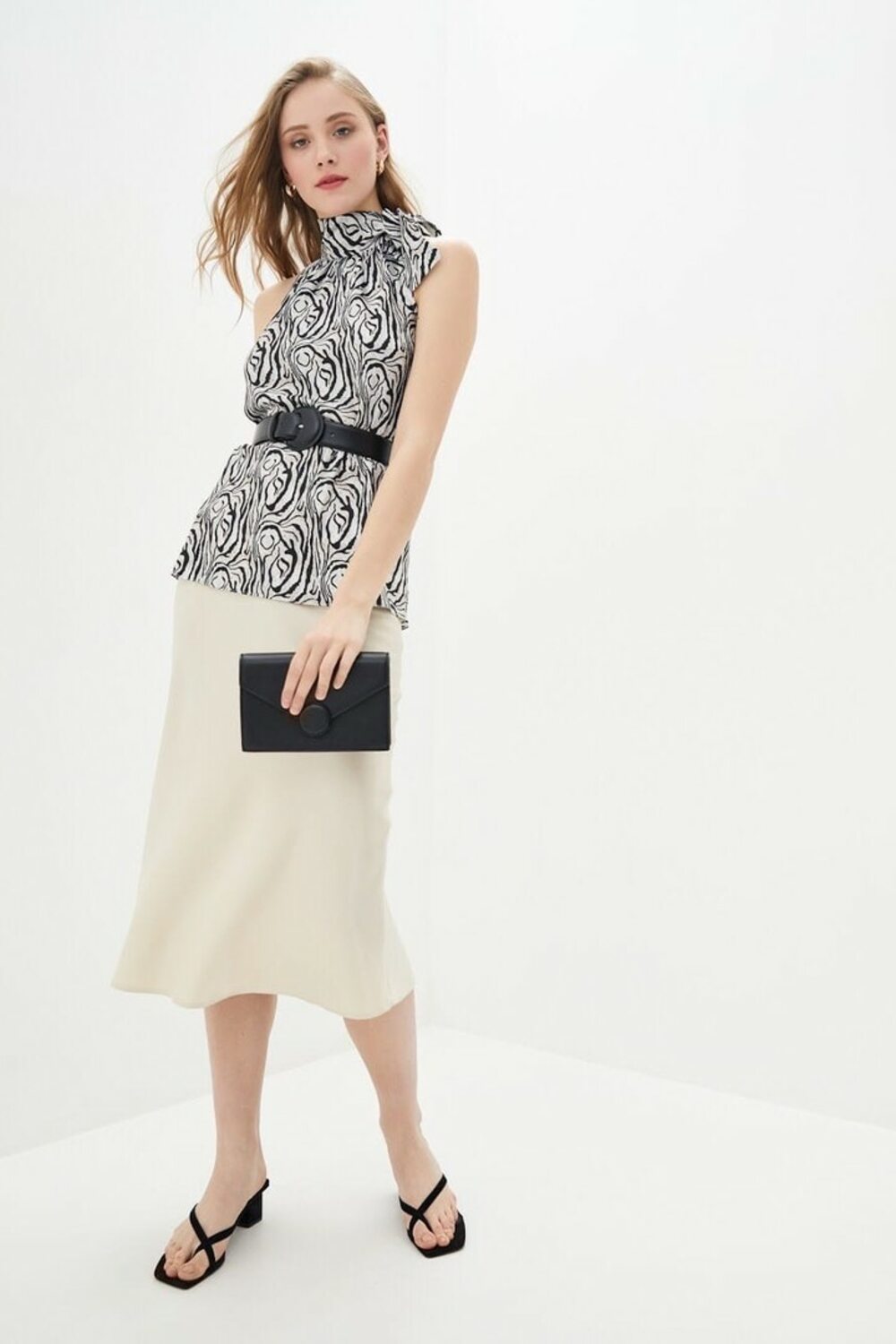 Блузка жіноча з коміром стійка