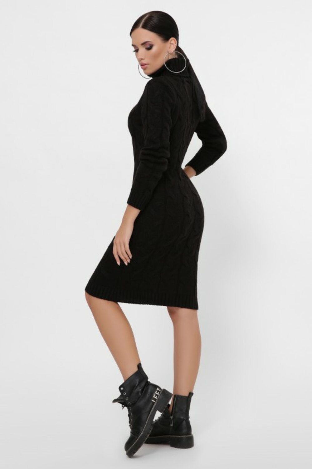 Платье короткое черное с воротником
