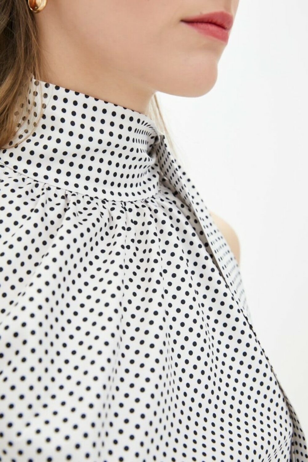 Блузка жіноча з коміром стійка