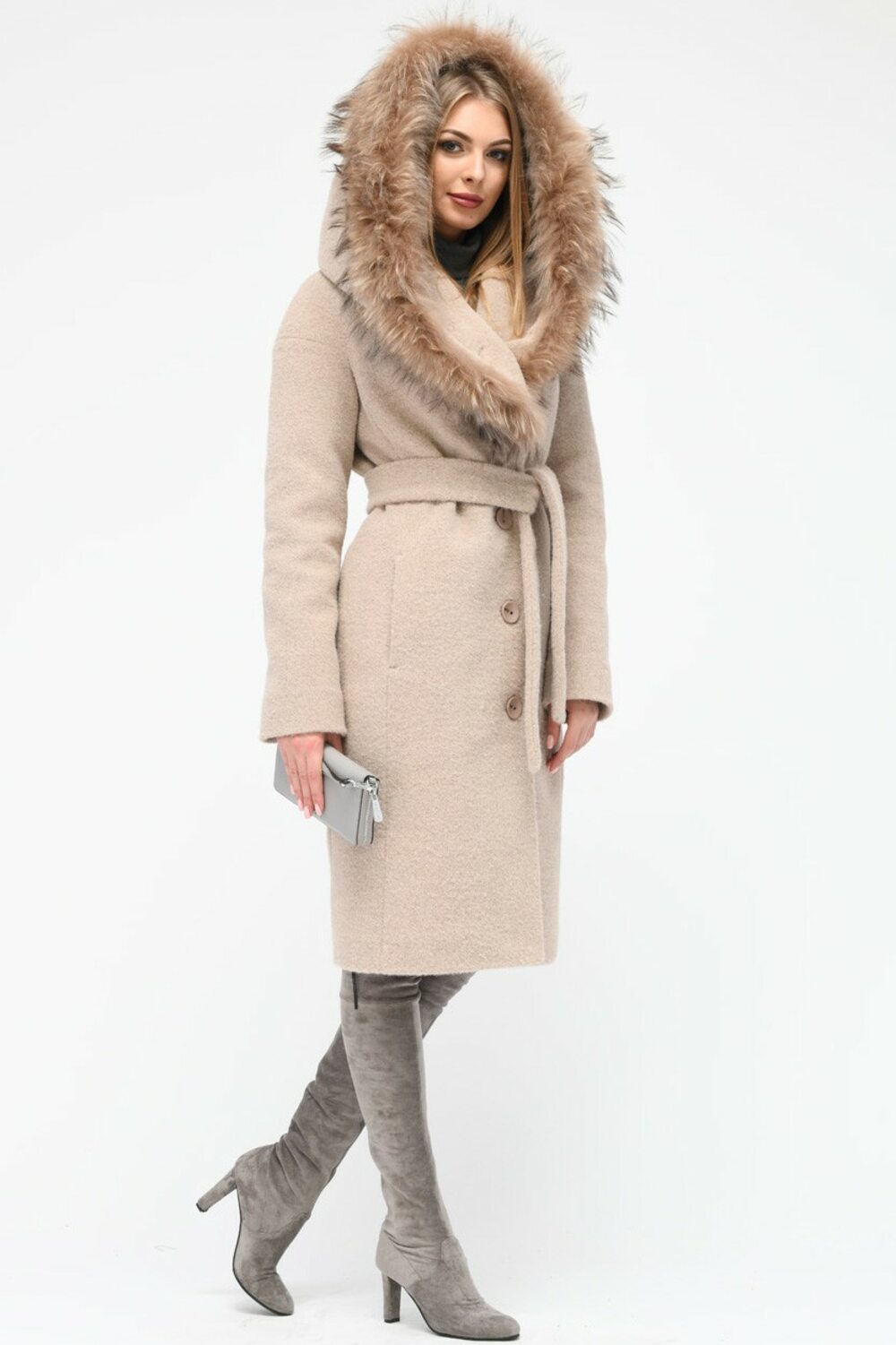 Жіноче пальто з капюшоном та хутром