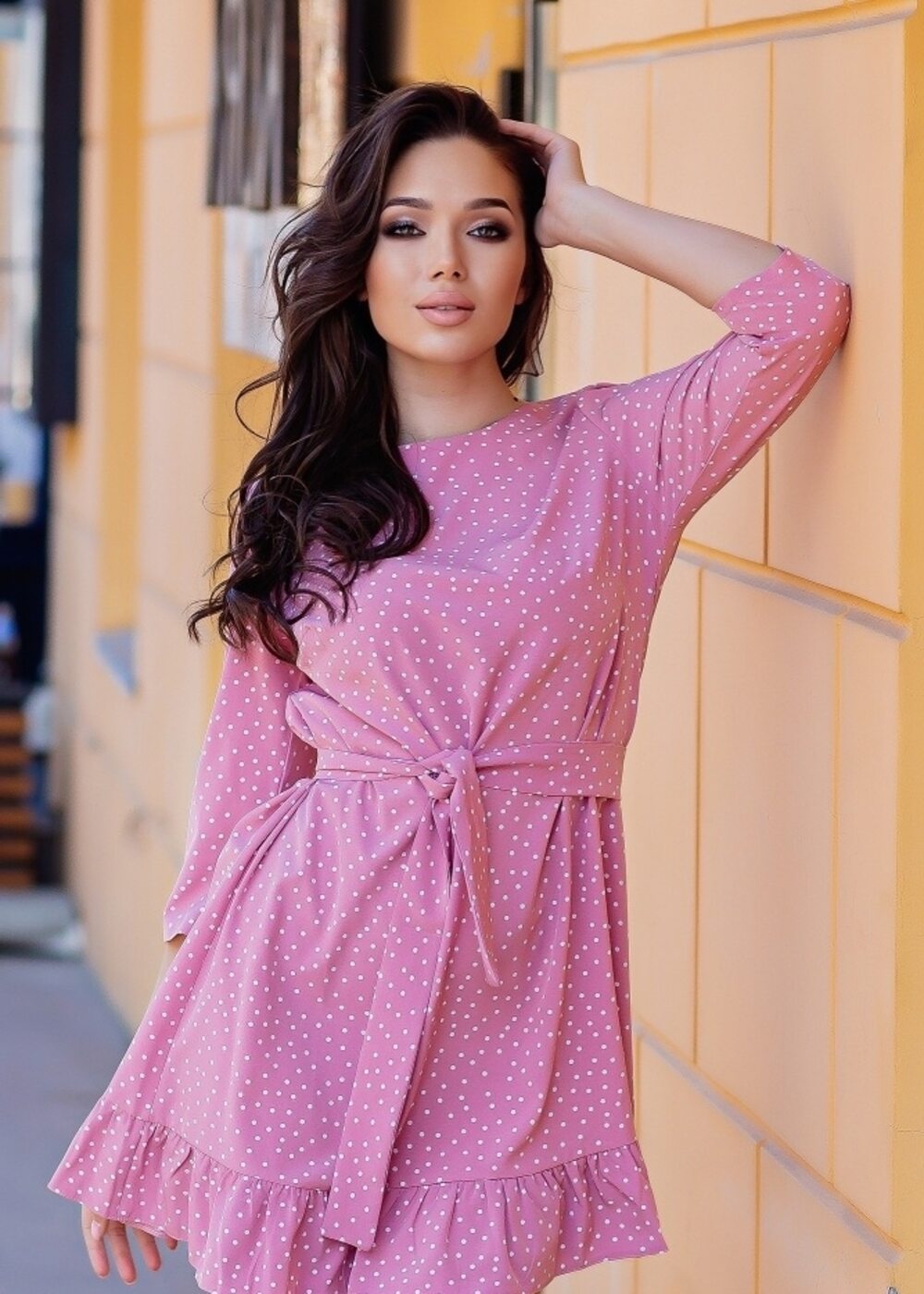 Платье с поясом розовое