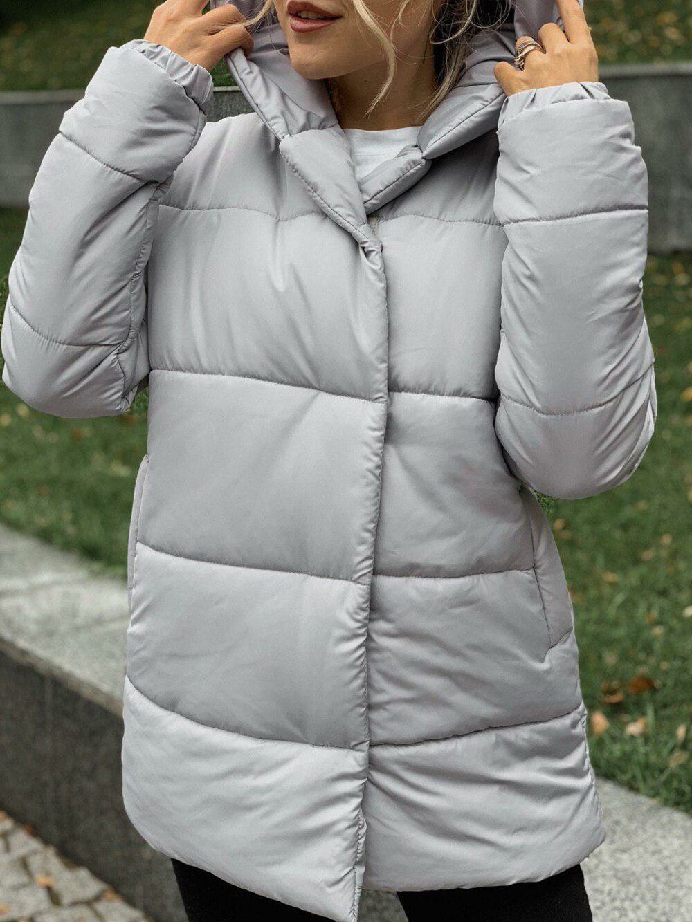 Куртка зефірка жіноча сірого кольору