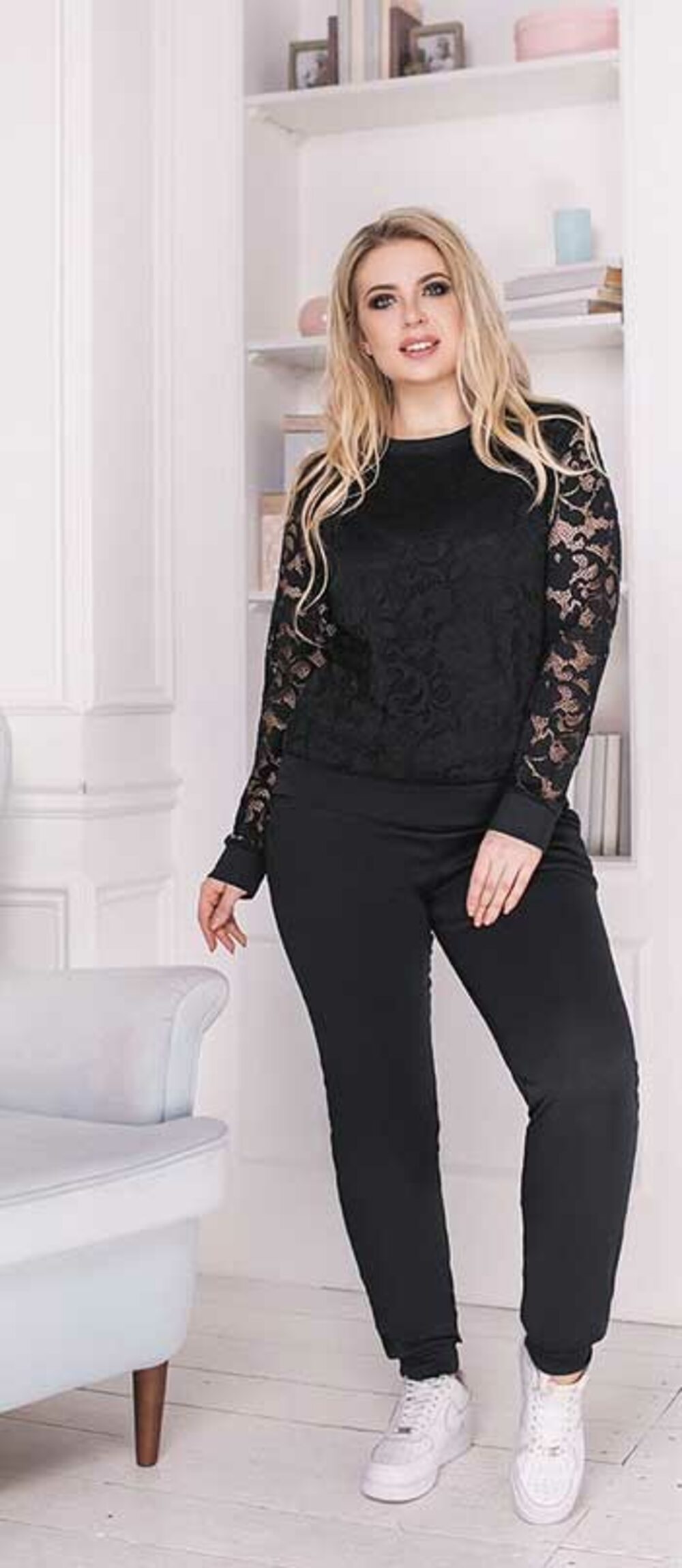 Жіночий костюм із гіпюром колір чорний