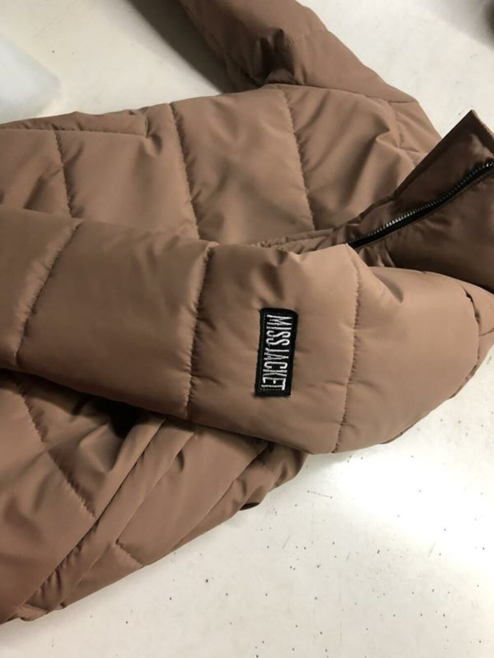 Жіноча коротка куртка