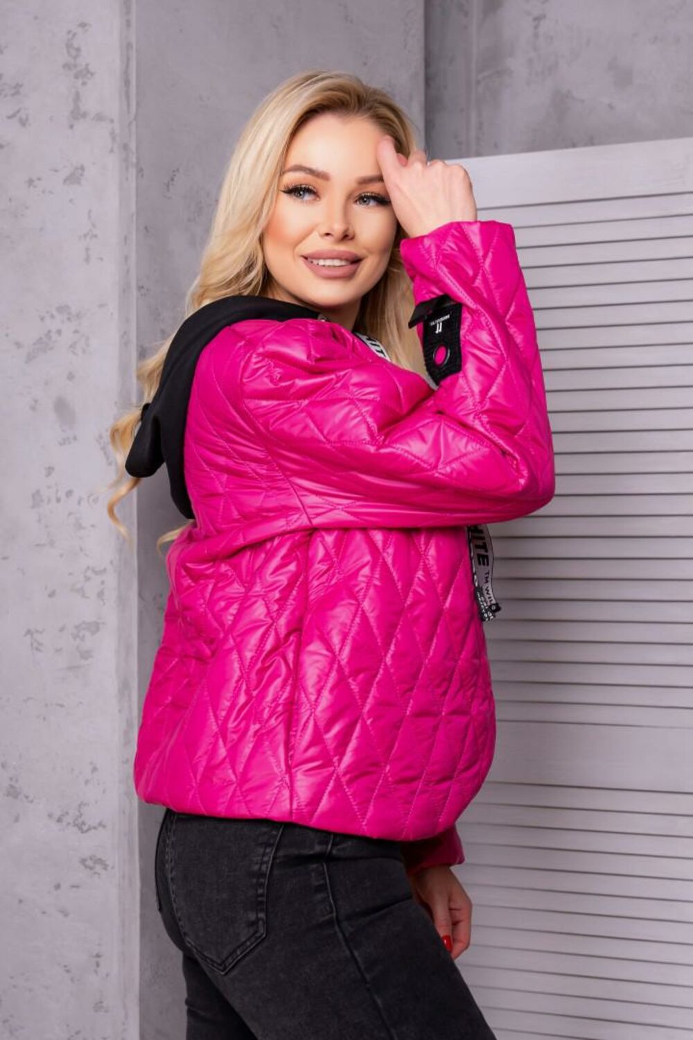 Яскравий рожевий бомбер жіночий