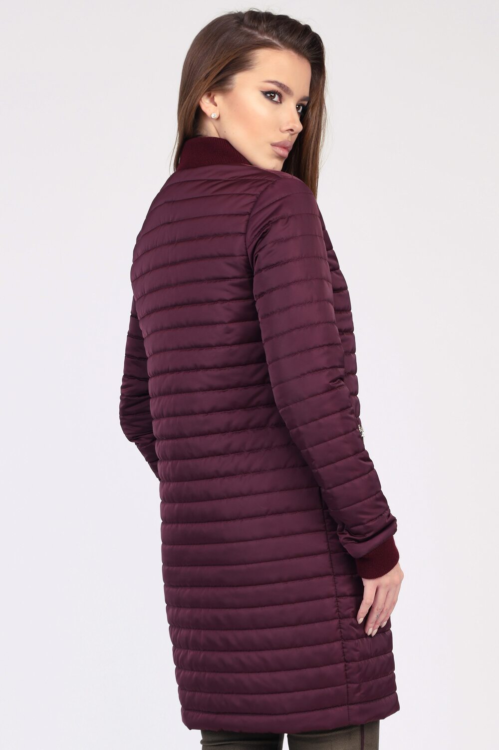 Легкая куртка стеганная удлиненная