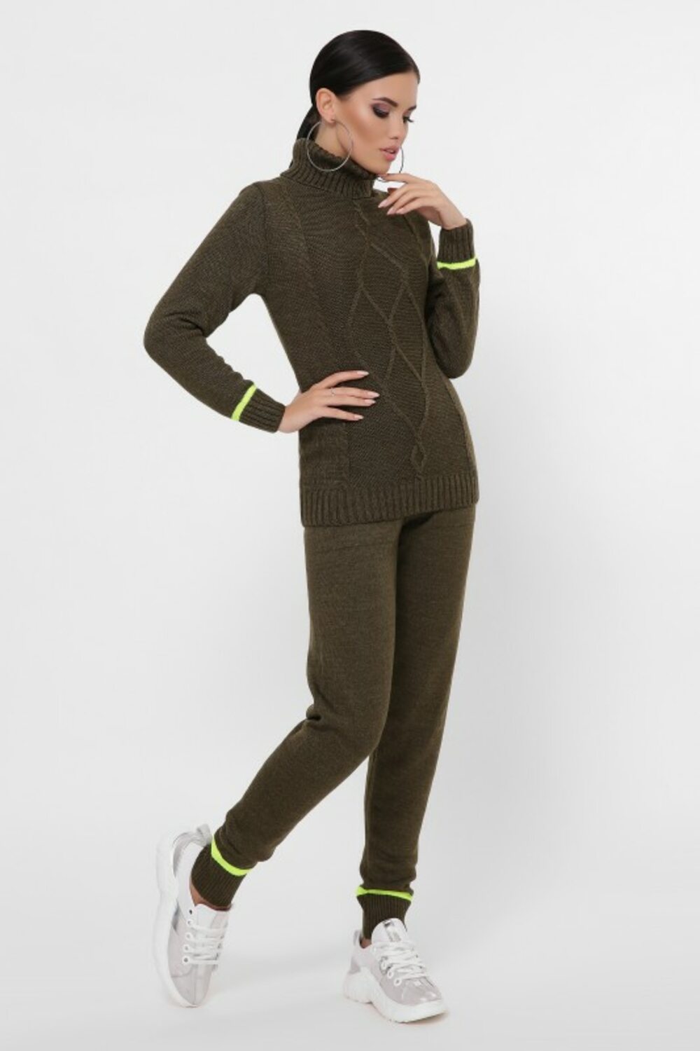 В'язаний костюм колір зелений