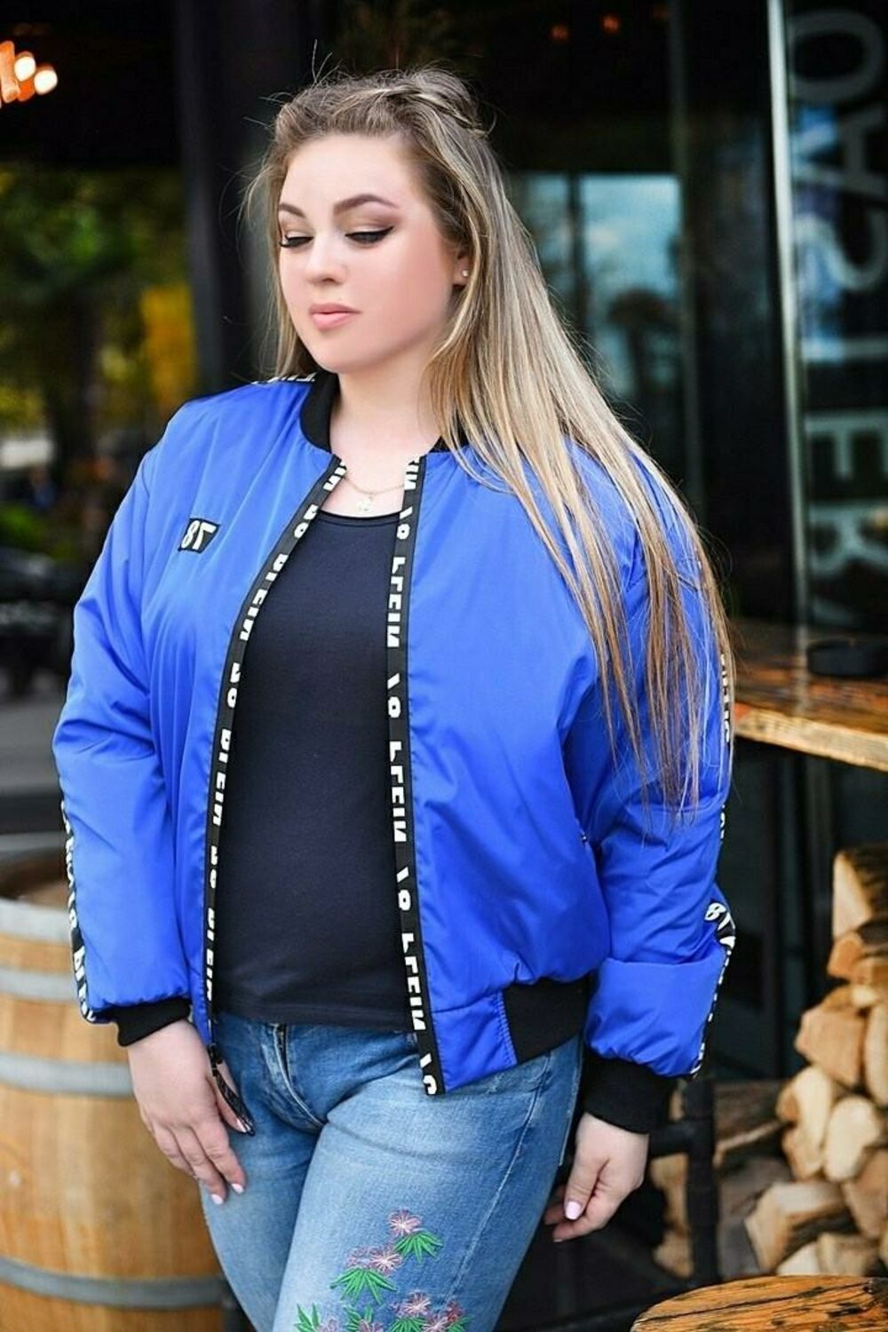 Женский бомбер цвет электрик