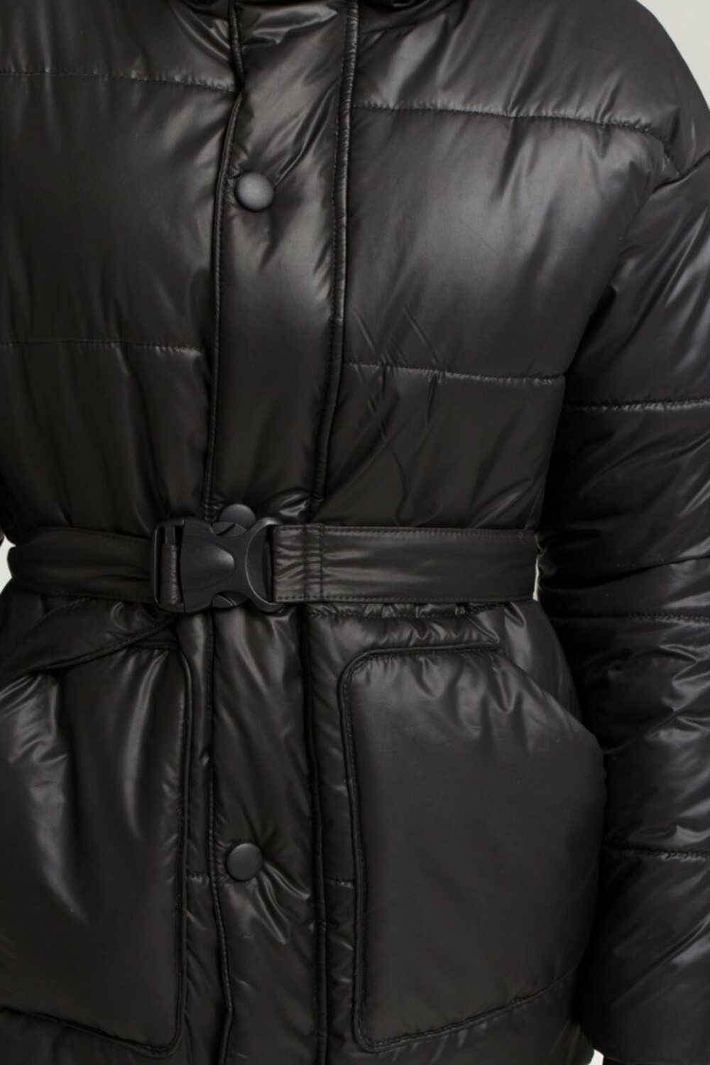 Чорна куртка з поясом