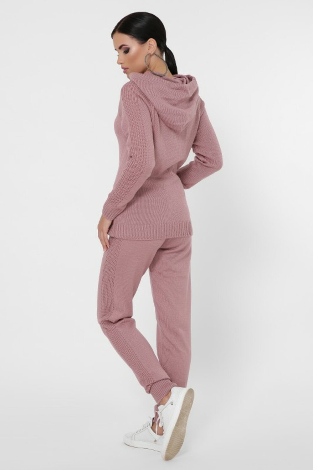 В'язаний костюм кольору пудра