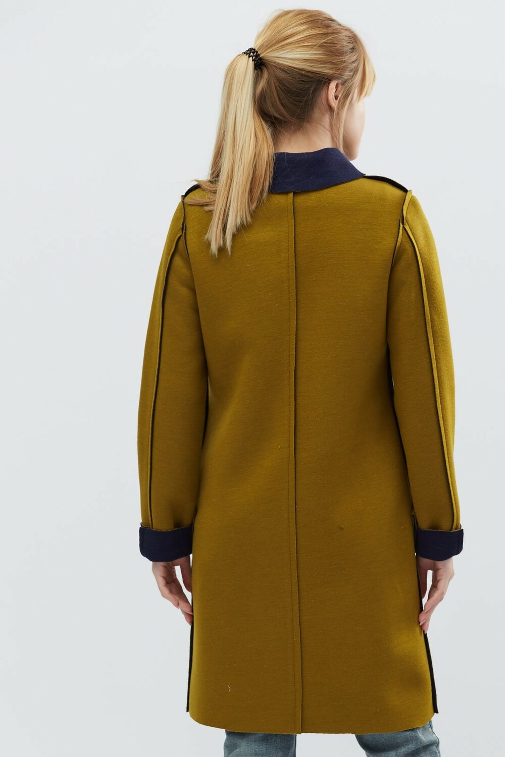 Яркий двухцветный кардиган прямого силуэта