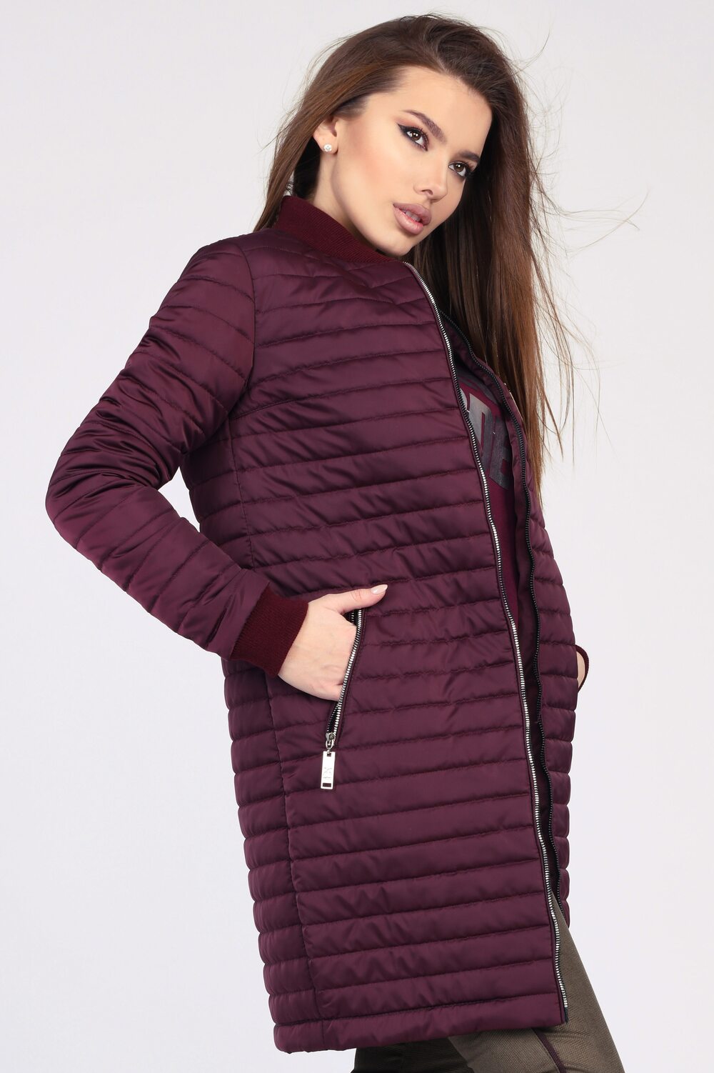 Легкая куртка стеганная удлиненная