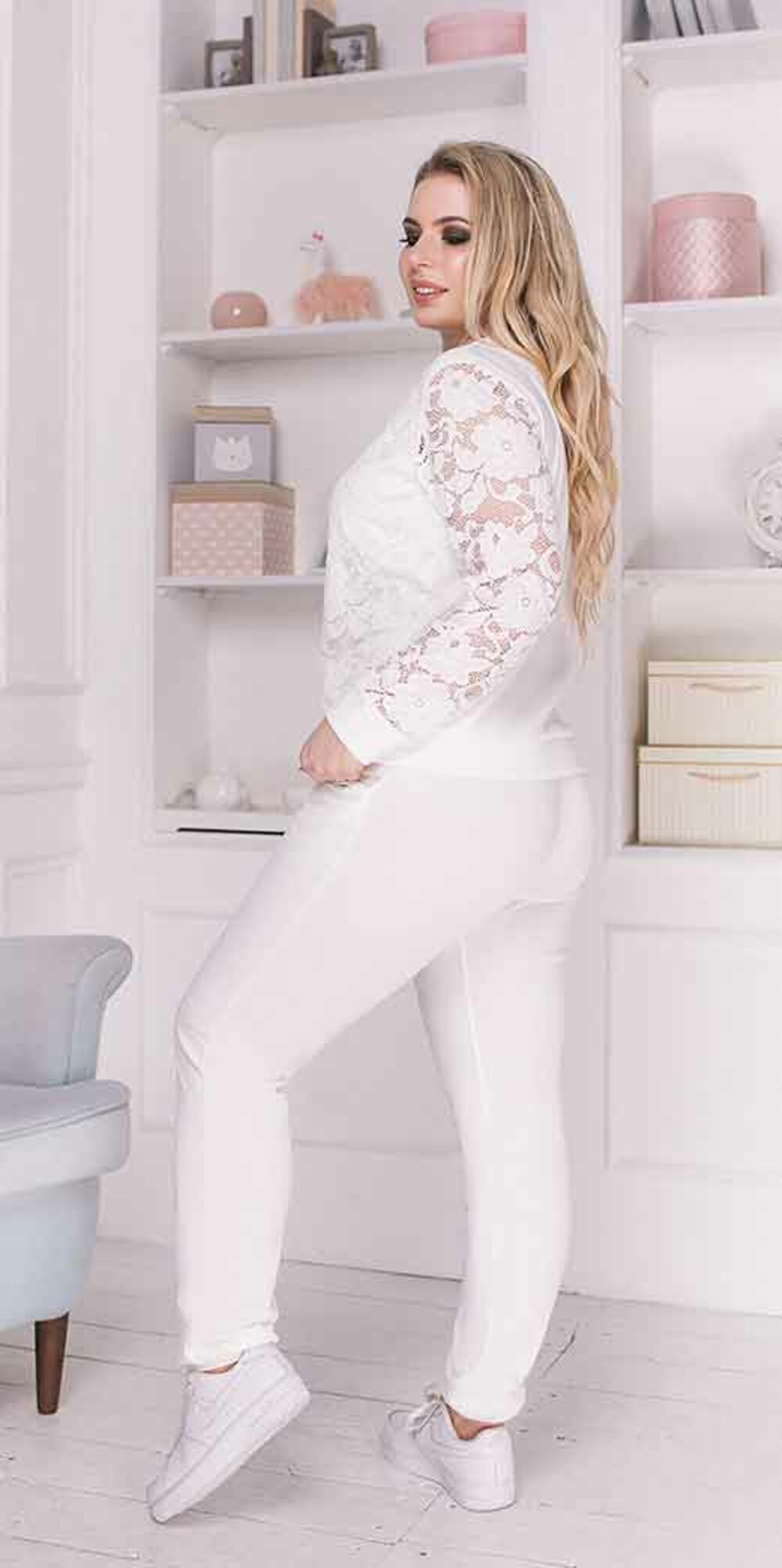 Костюми колір білий з гіпюром