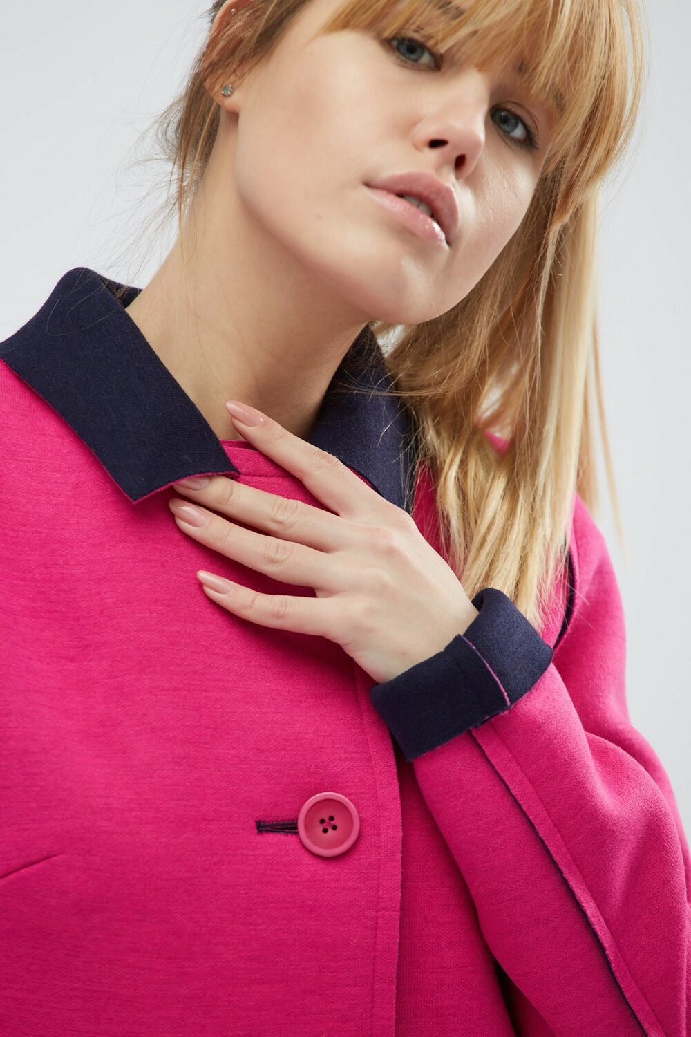 Жіночий кардиган з відкладним коміром