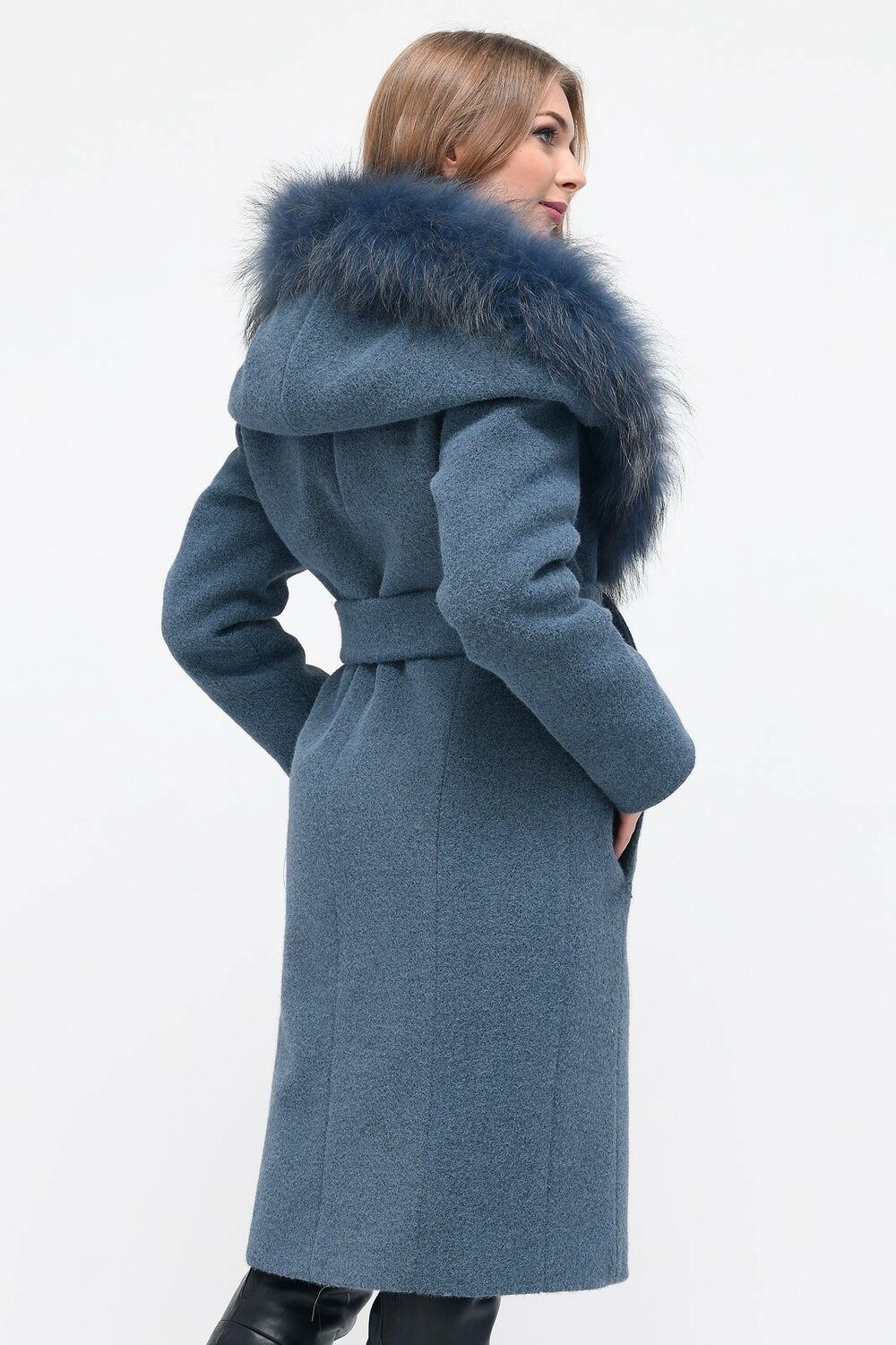 Подовжене зимове пальто для вишуканих леді