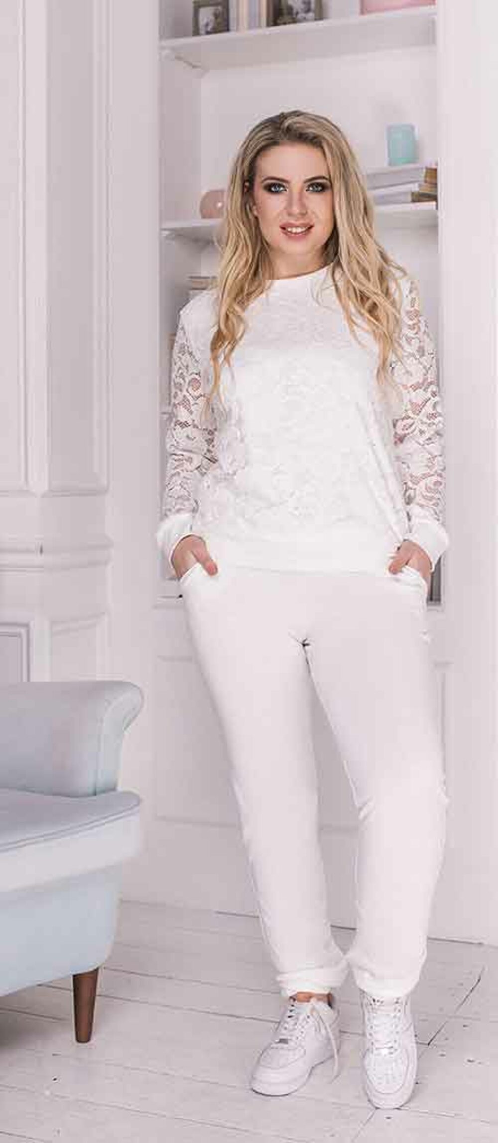 Костюми колір білий з гіпюром
