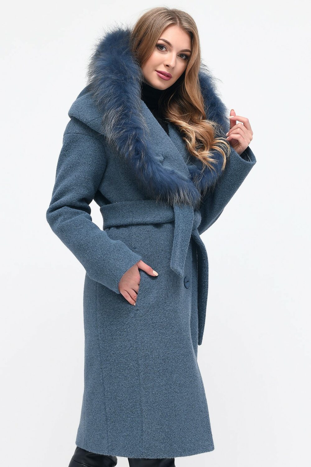Подовжене зимове пальто для вишуканих леді