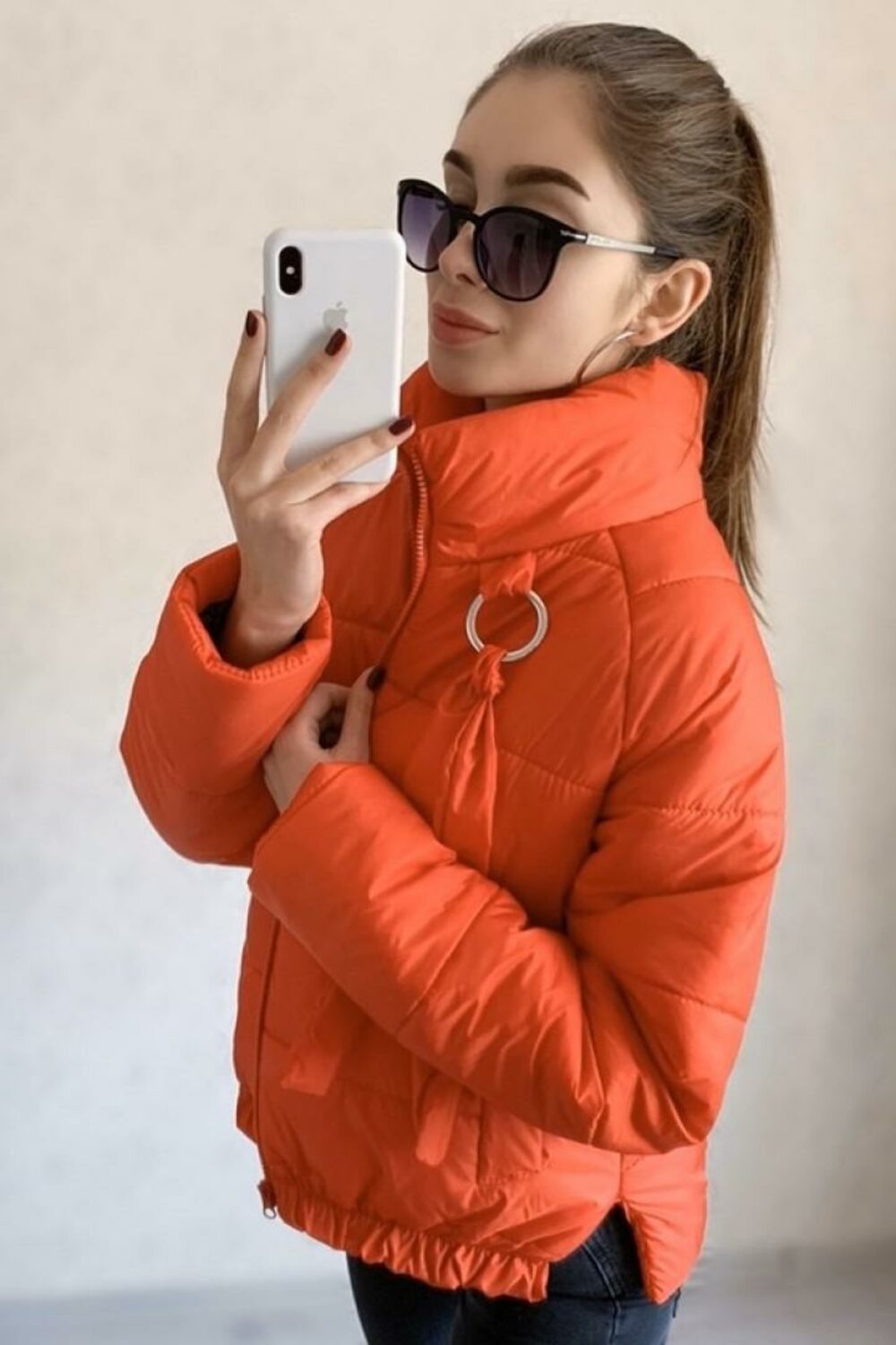 Молодежная оранжевая короткая куртка