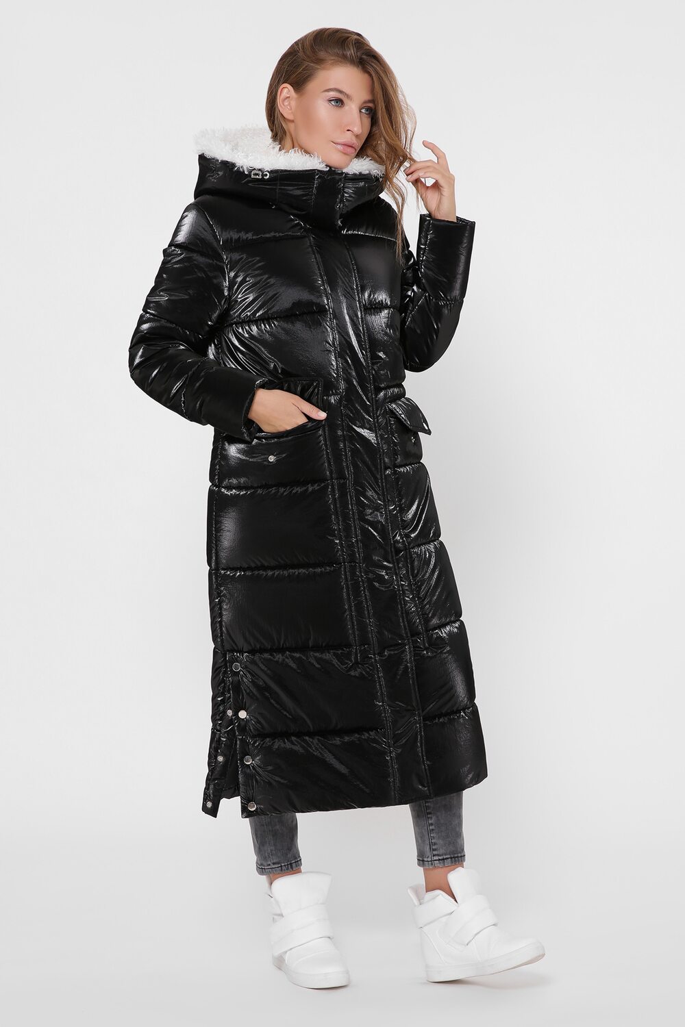 Зимняя куртка с капюшоном