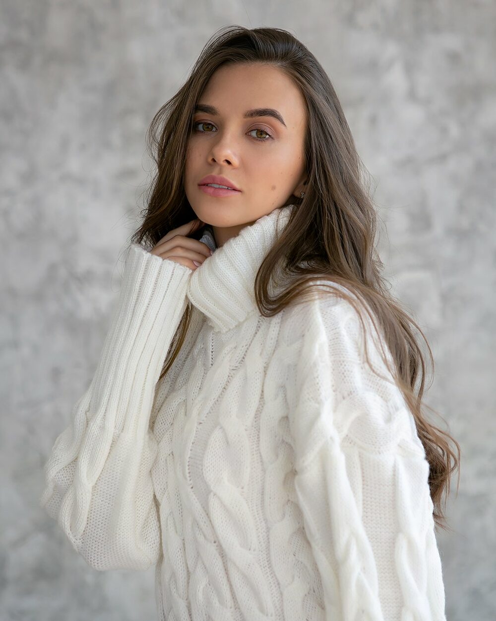 Теплый свитер цвет молочный