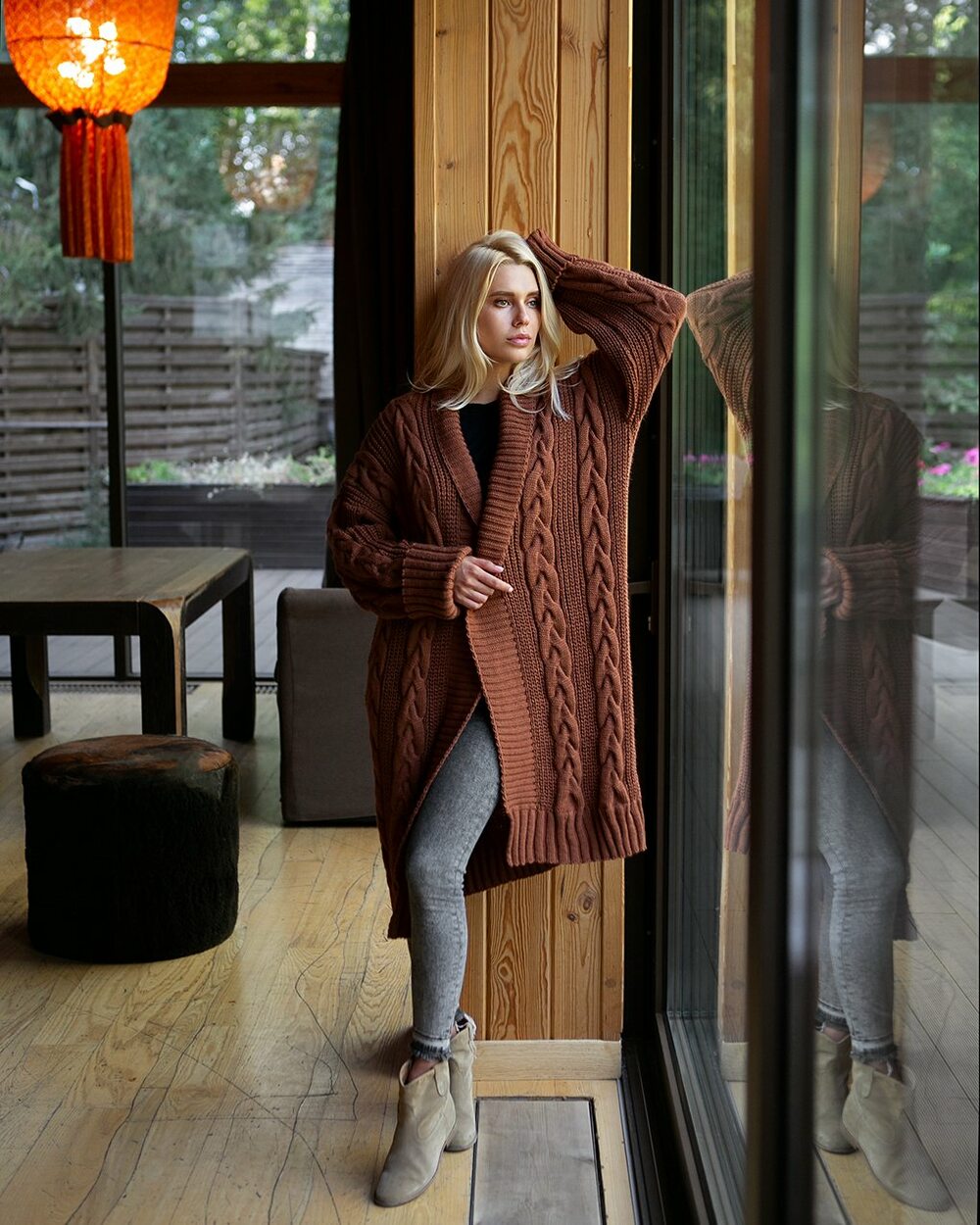 Модний кардиган із косами