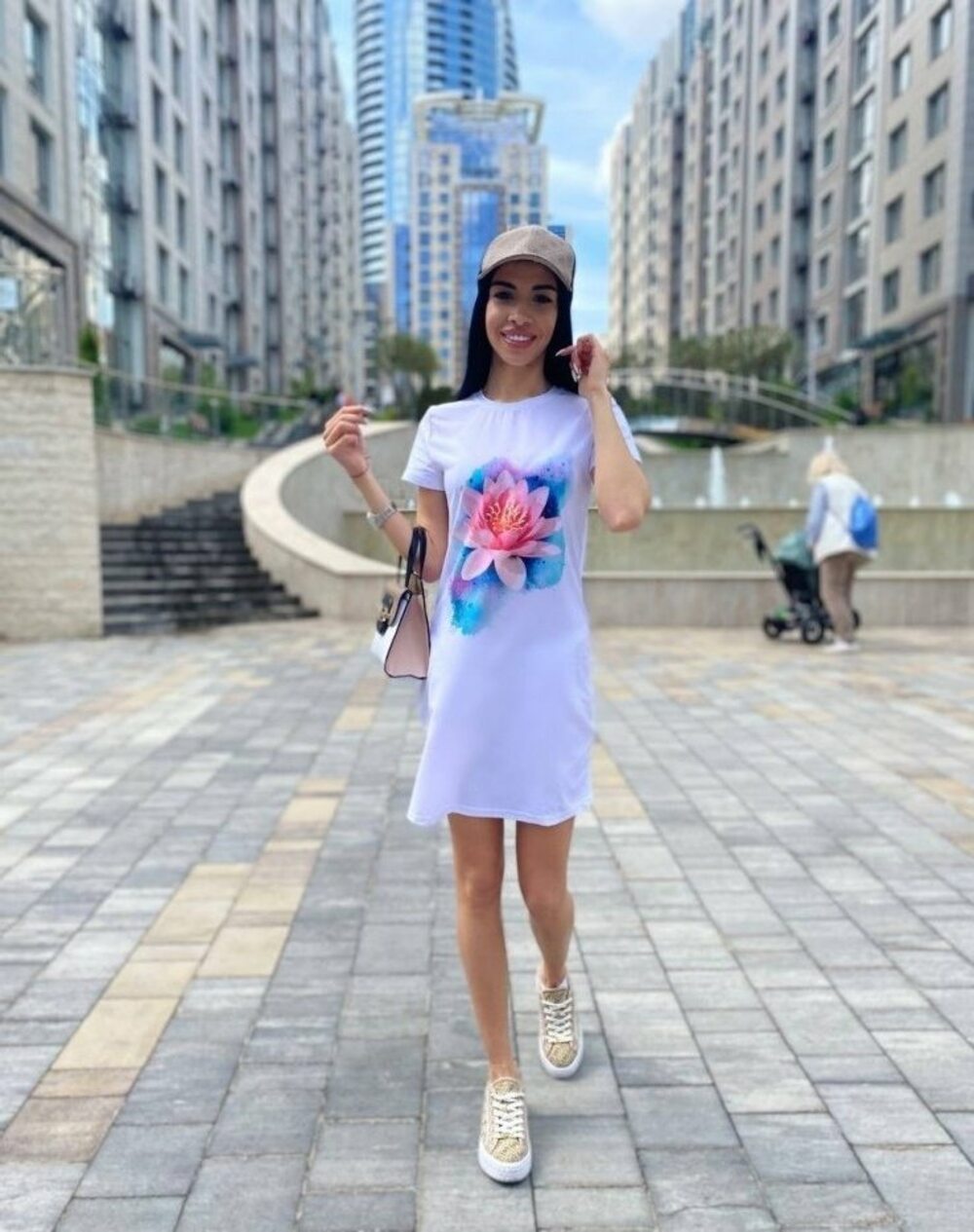 Платье с ярким принтом