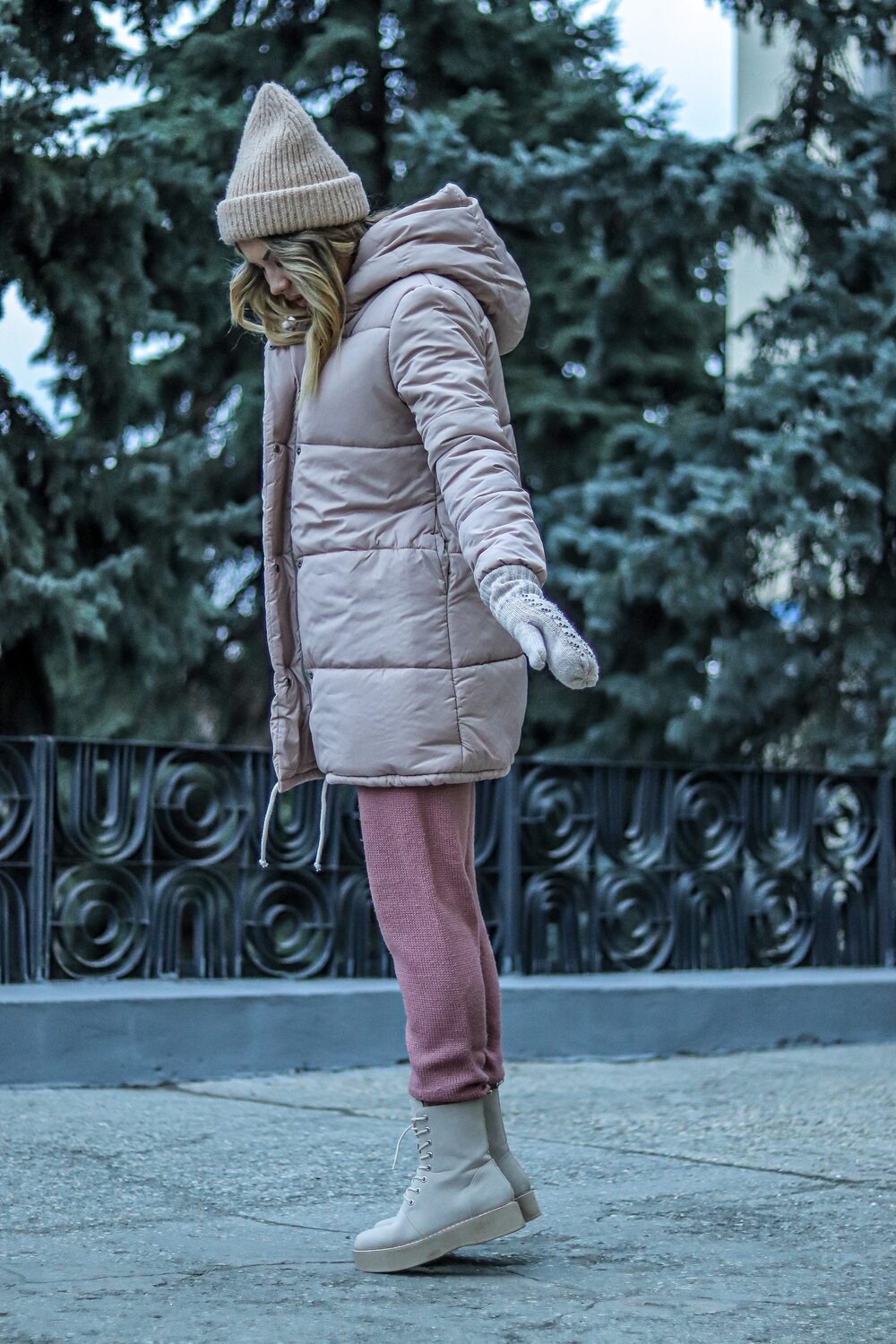 Бежевая куртка женская зимняя зефирка