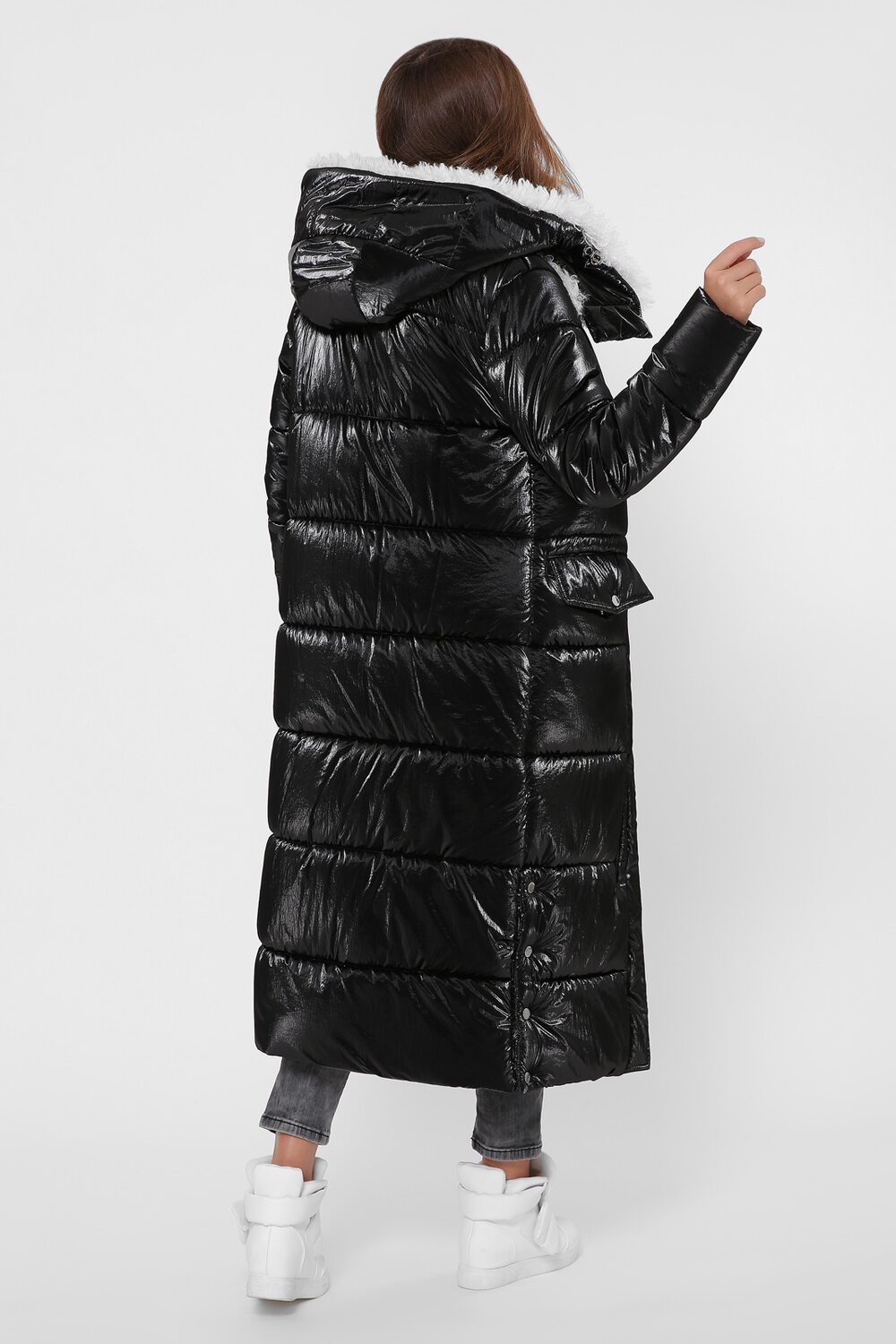 Зимняя куртка с капюшоном