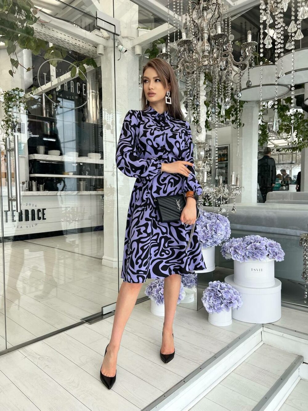 Прекрасное платье фиолетового цвета с поясом