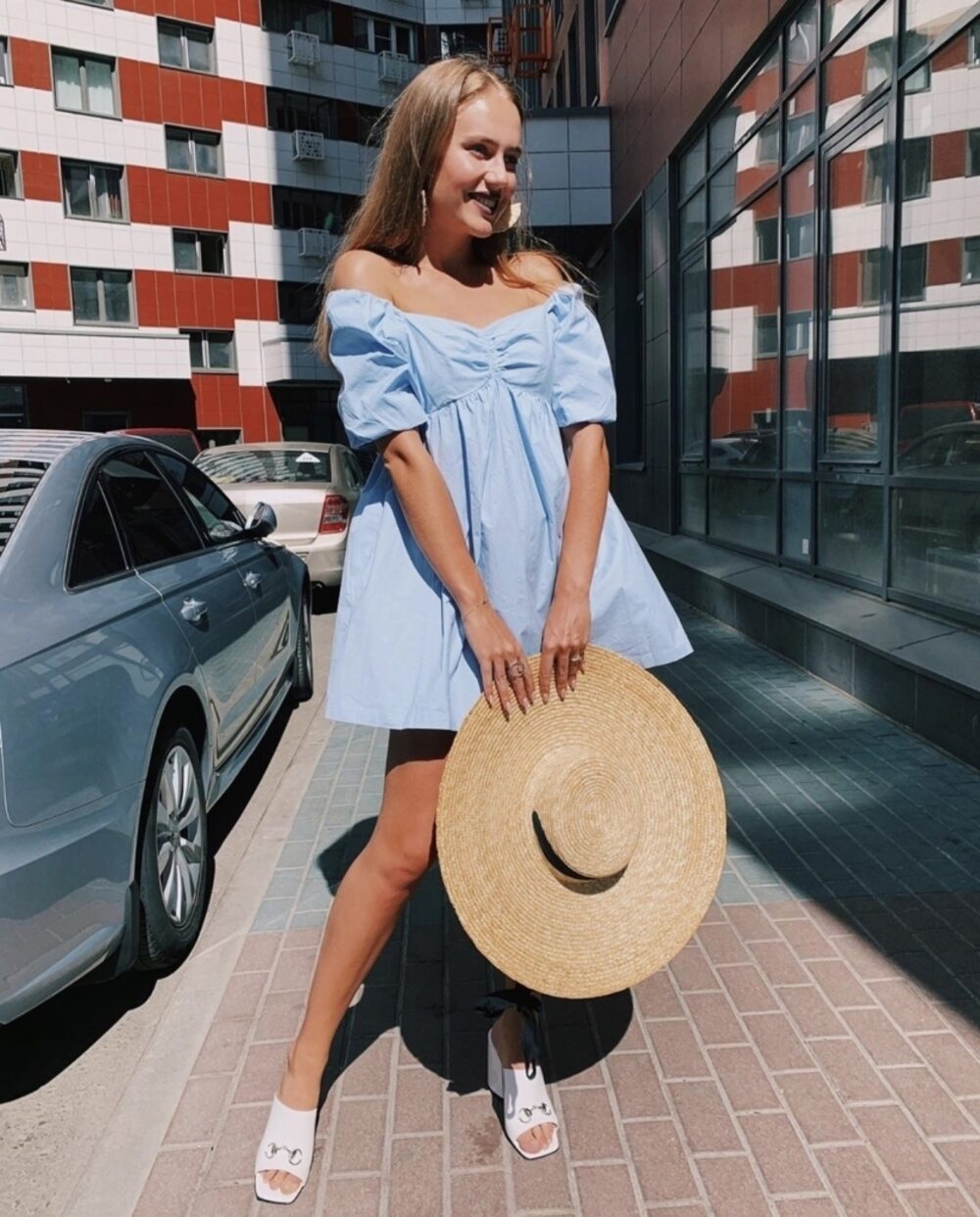 Блакитна міні сукня ліхтарик