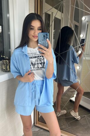 Голубой костюм тройка с шортиками