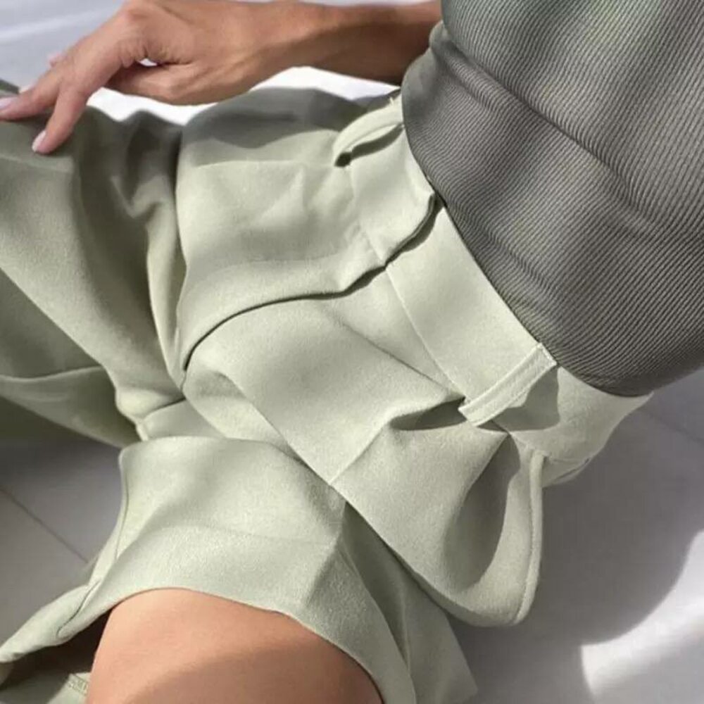 Женские шорты бермуды оливкового цвета