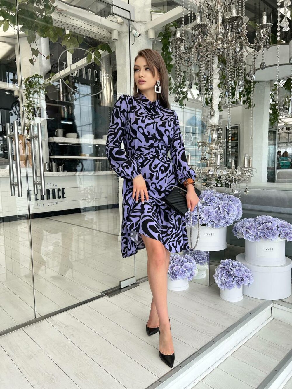 Прекрасное платье фиолетового цвета с поясом