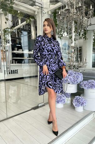 Чудова сукня фіолетового кольору з поясом