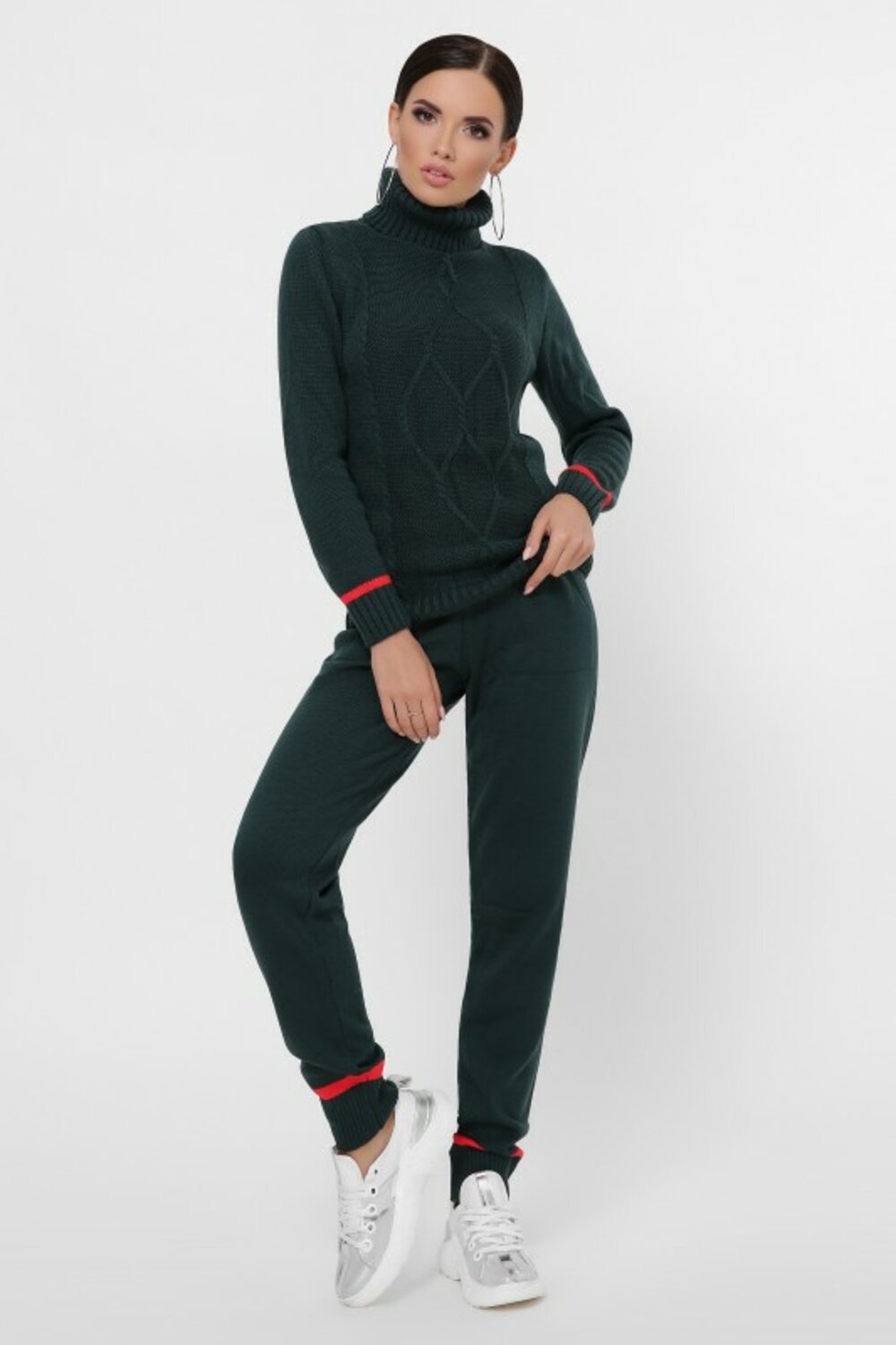 В'язаний костюм зеленого кольору