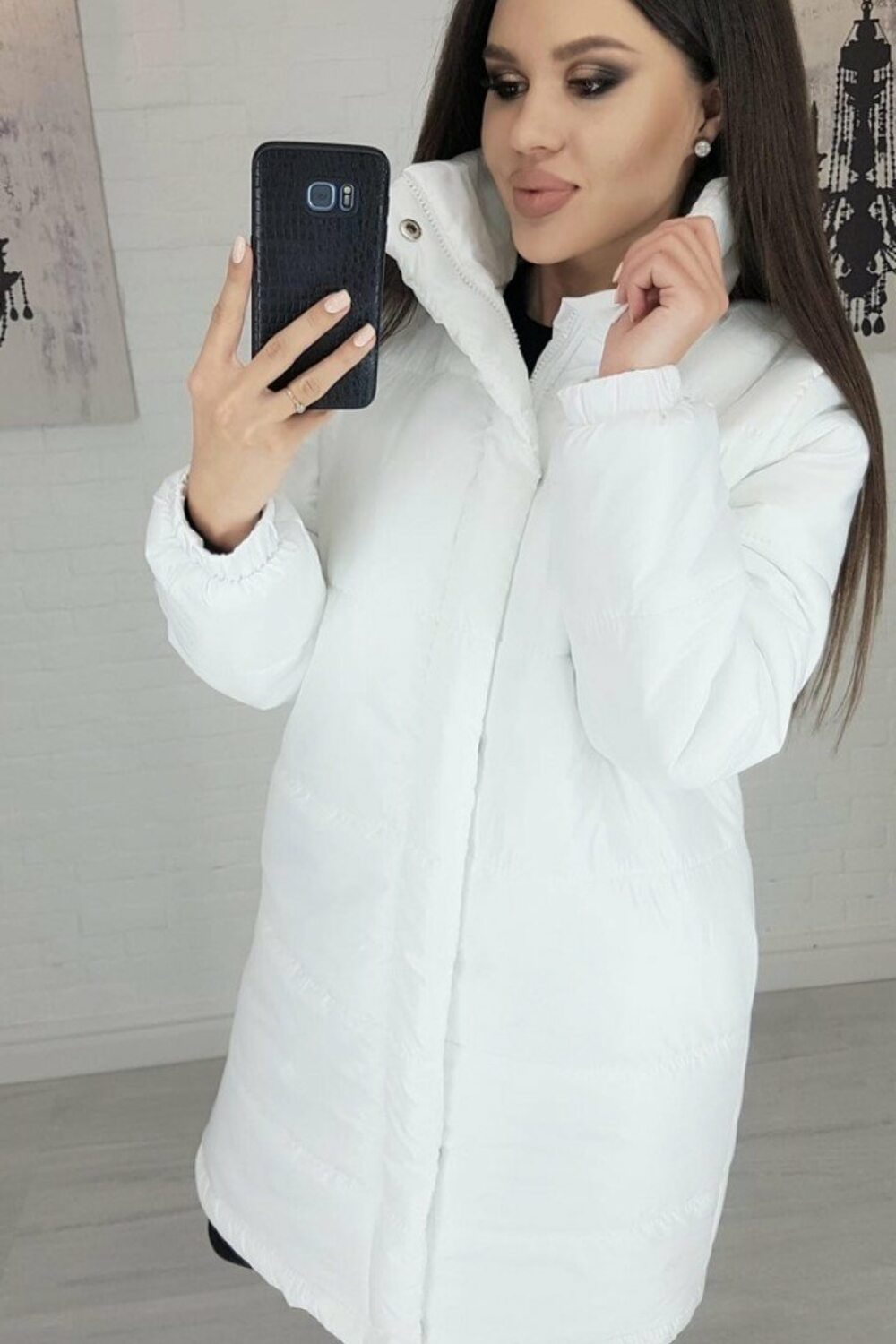Довга біла куртка