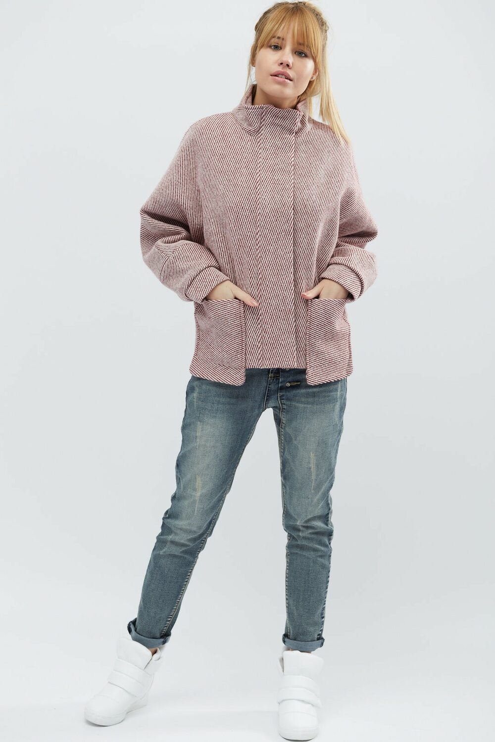 Укорочене демісезонне пальто вільного крою