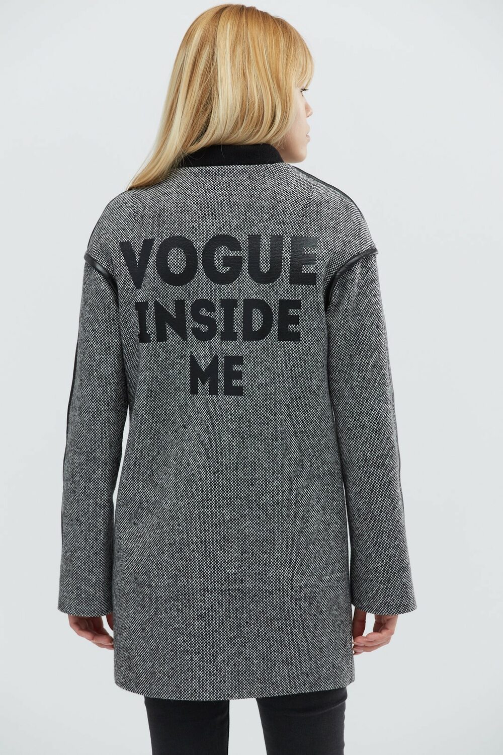 Жіноче пальто щільна пальтова тканина.