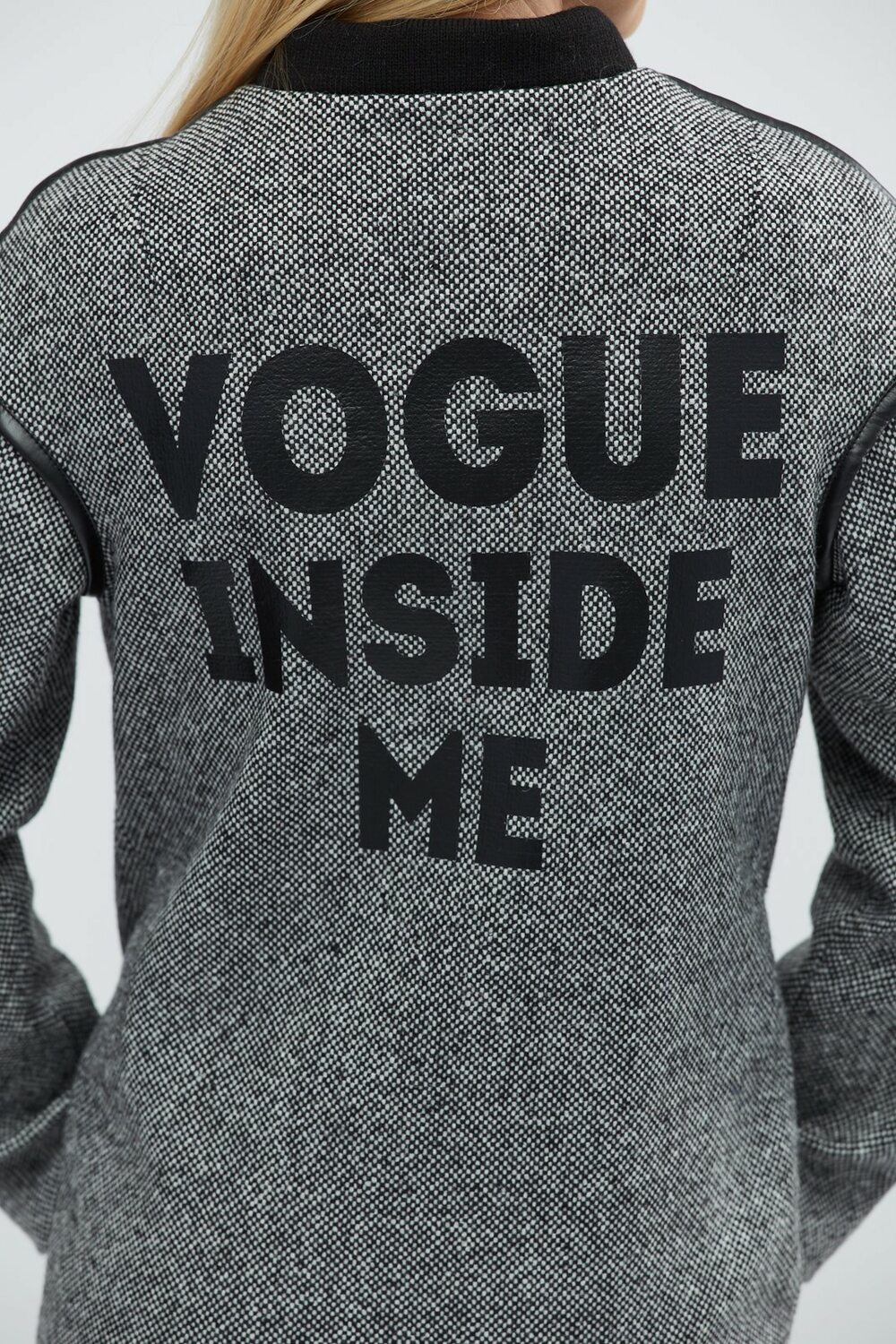 Жіноче пальто щільна пальтова тканина.