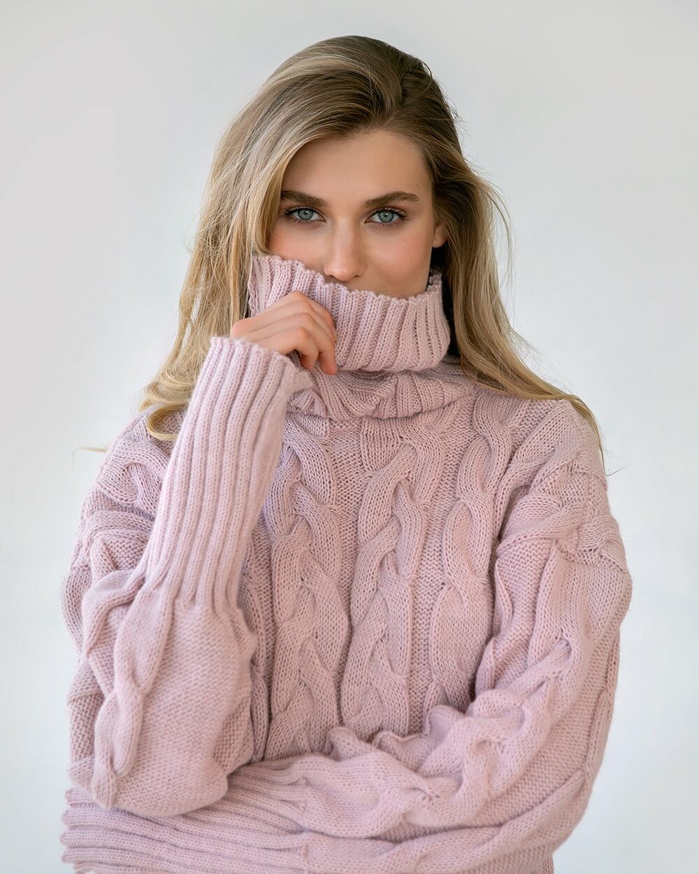 Свитер с теплым воротником