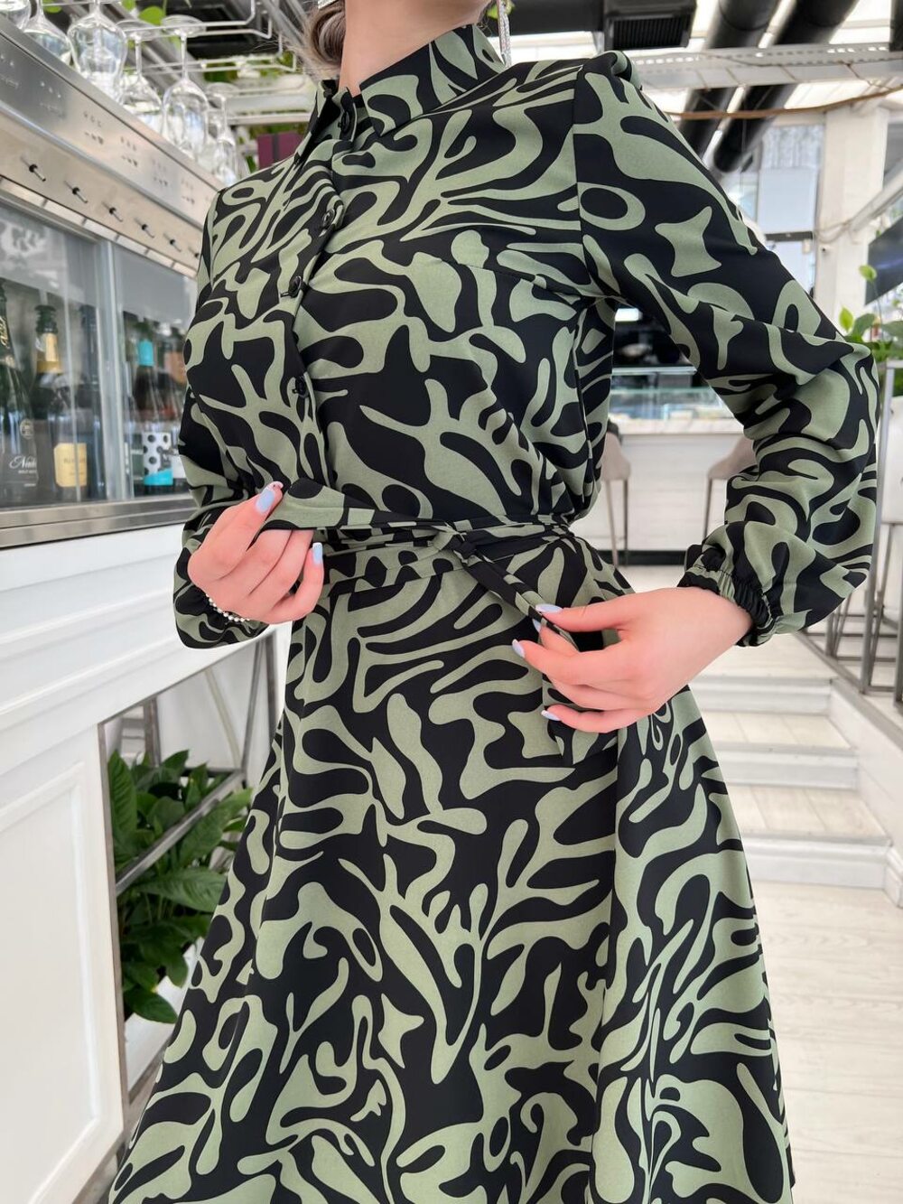 Прекрасное платье цвет хаки с поясом